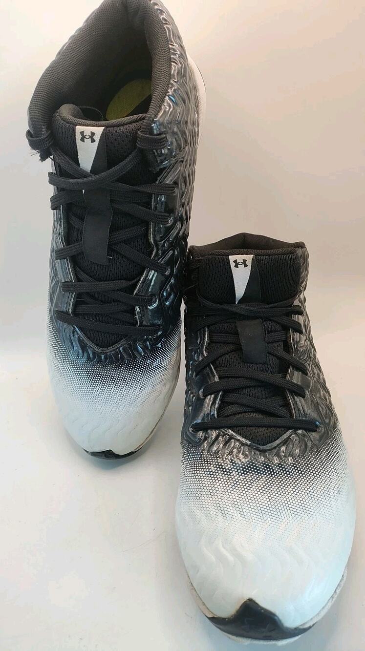 Under Armour Football Cleats Shoes Men Teens Size 8 Black & White
